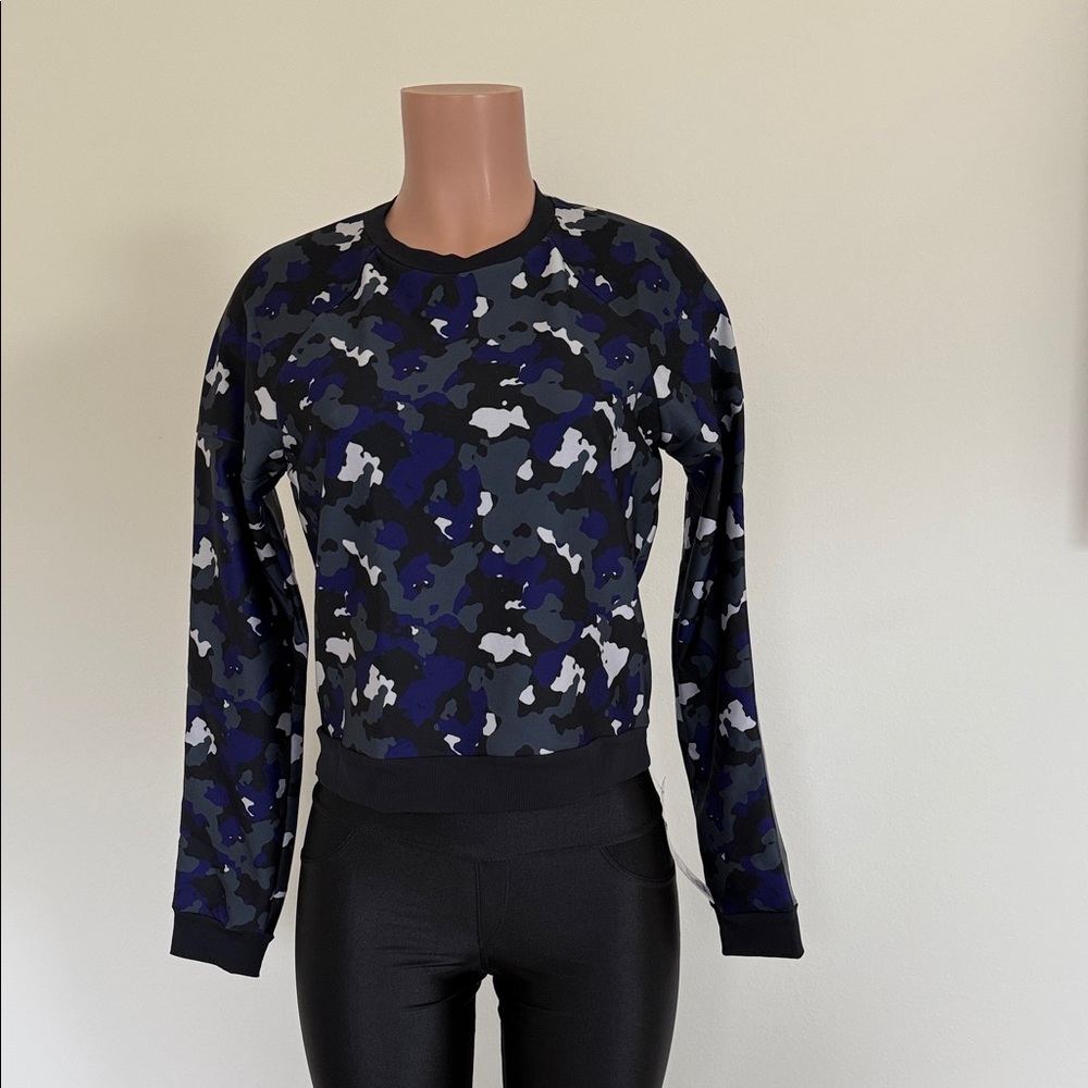 Ultracor Blue and Black Camouflage Sweatshirt size medium excellent condition